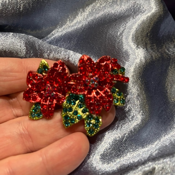 NWOT red and green crystal brooch - Picture 7 of 7